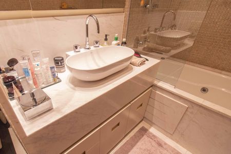 Apartamento à venda com 170m², 3 quartos e 3 vagasBanheiro da Suíte