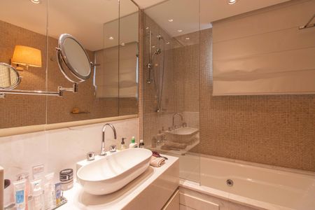 Apartamento à venda com 170m², 3 quartos e 3 vagasBanheiro da Suíte