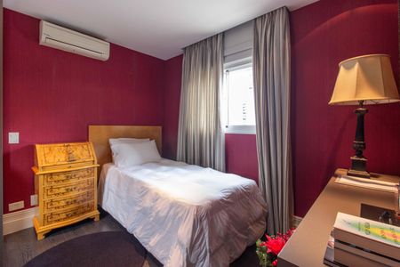 Apartamento à venda com 170m², 3 quartos e 3 vagasQuarto 2