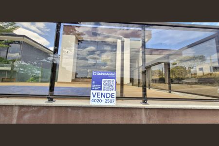 Casa de condomínio à venda com 525m², 4 quartos e 4 vagas Casa de condomínio à venda com 525m², 4 quartos e 4 vagasPlaca