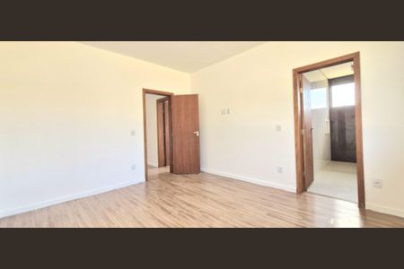 Casa de condomínio à venda com 525m², 4 quartos e 4 vagas Casa de condomínio à venda com 525m², 4 quartos e 4 vagasSuíte 3