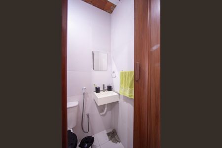 Casa para alugar com 100m², 2 quartos e 1 vaga Casa para alugar com 100m², 2 quartos e 1 vagaBanheiro