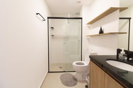 Banheiro Social de apartamento para alugar com 1 quarto, 24m² em Vila Butantã, São Paulo