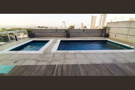 Apartamento à venda com 64m², 3 quartos e 2 vagas Apartamento à venda com 64m², 3 quartos e 2 vagasÁrea comum - Piscina