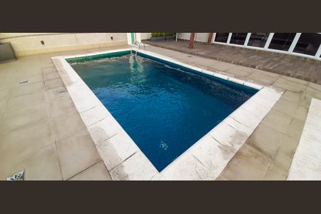 Apartamento à venda com 64m², 3 quartos e 2 vagas Apartamento à venda com 64m², 3 quartos e 2 vagasÁrea comum - Piscina