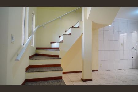Escada _acesso as  Quartos  de casa para alugar com 2 quartos, 90m² em São João do Rio Vermelho, Florianópolis