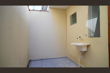 Área  de serviço  de casa para alugar com 2 quartos, 90m² em São João do Rio Vermelho, Florianópolis