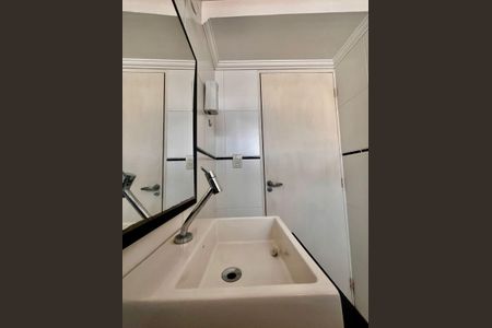 Banheiro de apartamento à venda com 1 quarto, 55m² em Centro, Campinas