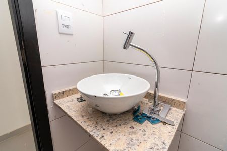 Banheiro de apartamento à venda com 1 quarto, 32m² em Parada Inglesa, São Paulo