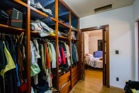Casa à venda com 567m², 3 quartos e 8 vagasCloset da Suíte 1