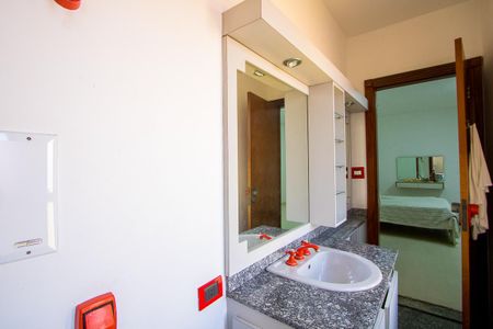 Casa à venda com 567m², 3 quartos e 8 vagasBanheiro da Suíte 2