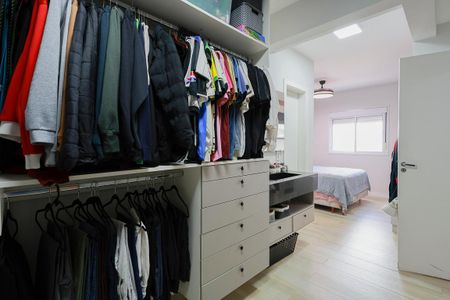 Apartamento à venda com 103m², 2 quartos e 2 vagas Apartamento à venda com 103m², 2 quartos e 2 vagasCloset da Suíte