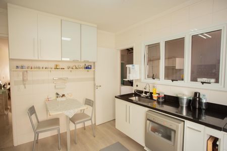 Casa de condomínio à venda com 180m², 3 quartos e 2 vagas Casa de condomínio à venda com 180m², 3 quartos e 2 vagasCozinha