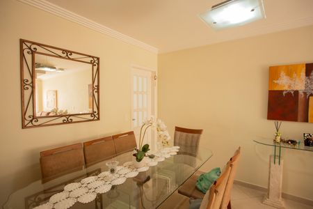 Casa de condomínio à venda com 180m², 3 quartos e 2 vagas Casa de condomínio à venda com 180m², 3 quartos e 2 vagasSala de Jantar