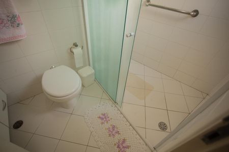 Casa de condomínio à venda com 180m², 3 quartos e 2 vagas Casa de condomínio à venda com 180m², 3 quartos e 2 vagasBanheiro da Suíte