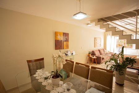 Casa de condomínio à venda com 180m², 3 quartos e 2 vagas Casa de condomínio à venda com 180m², 3 quartos e 2 vagasSala de Jantar