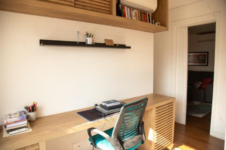 Apartamento à venda com 225m², 3 quartos e 4 vagasEscritório