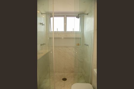 Apartamento à venda com 225m², 3 quartos e 4 vagasBanheiro da Suíte 1