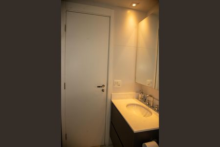 Apartamento à venda com 225m², 3 quartos e 4 vagasBanheiro da Suíte 1