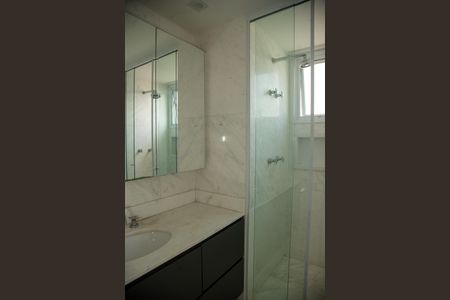 Apartamento à venda com 225m², 3 quartos e 4 vagasBanheiro da Suíte 1