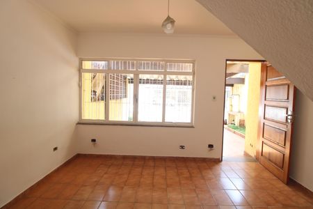 Casa à venda com 95m², 2 quartos e 2 vagasSala