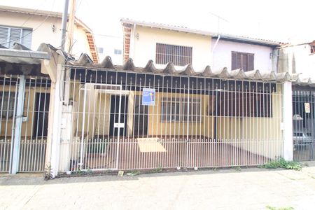 Casa à venda com 95m², 2 quartos e 2 vagasFachada