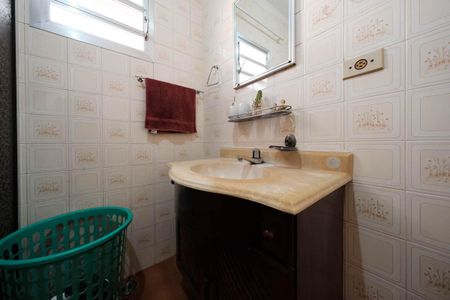 Casa à venda com 260m², 4 quartos e 2 vagasBanheiro