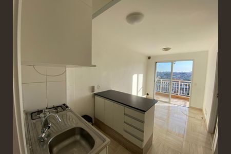 Cozinha de apartamento para alugar com 1 quarto, 32m² em Jardim Santa Teresinha, São Paulo