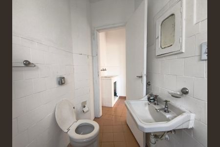 Banheiro de kitnet/studio para alugar com 1 quarto, 43m² em Liberdade, São Paulo