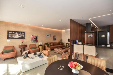 Casa de condomínio para alugar com 300m², 4 quartos e 3 vagasSala