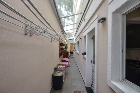 Casa de condomínio para alugar com 300m², 4 quartos e 3 vagasCorredor Externo