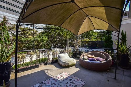 Casa de condomínio para alugar com 300m², 4 quartos e 3 vagasVaranda do Quarto 2