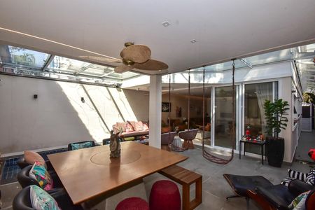 Casa de condomínio para alugar com 300m², 4 quartos e 3 vagasEspaço Gourmet