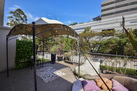 Casa de condomínio para alugar com 300m², 4 quartos e 3 vagasVaranda do Quarto 2