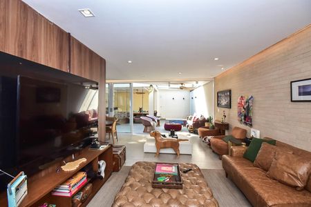 Casa de condomínio para alugar com 300m², 4 quartos e 3 vagasSala