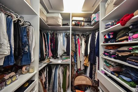 Casa de condomínio para alugar com 300m², 4 quartos e 3 vagasArmário da Suíte 