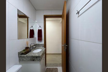Apartamento à venda com 55m², 2 quartos e 1 vaga Apartamento à venda com 55m², 2 quartos e 1 vagaBanheiro