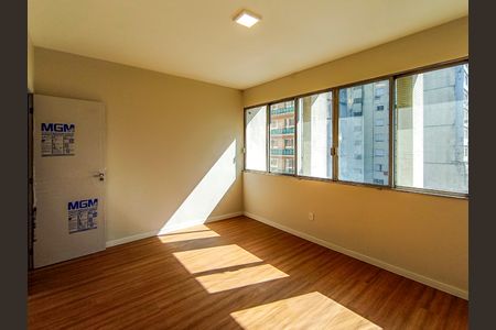 Apartamento à venda com 220m², 3 quartos e 1 vaga Apartamento à venda com 220m², 3 quartos e 1 vagaQuarto 2