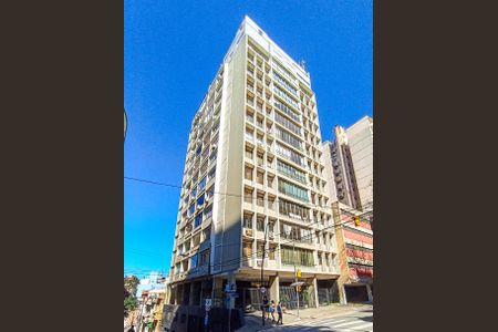 Apartamento à venda com 220m², 3 quartos e 1 vaga Apartamento à venda com 220m², 3 quartos e 1 vagaFachada