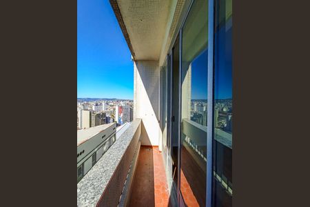 Apartamento à venda com 220m², 3 quartos e 1 vaga Apartamento à venda com 220m², 3 quartos e 1 vagaVaranda da Suíte