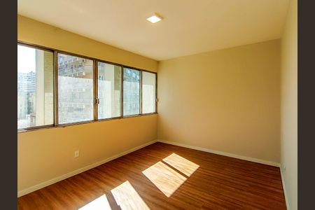 Apartamento à venda com 220m², 3 quartos e 1 vaga Apartamento à venda com 220m², 3 quartos e 1 vagaQuarto 2