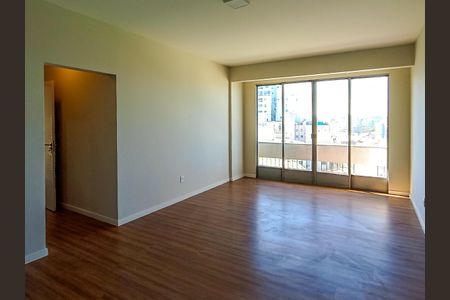 Apartamento à venda com 220m², 3 quartos e 1 vaga Apartamento à venda com 220m², 3 quartos e 1 vagaSuíte