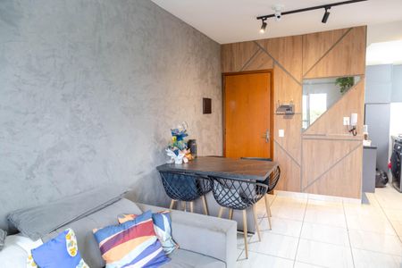 Sala de apartamento para alugar com 2 quartos, 45m² em Parque Maria Helena, Guarulhos