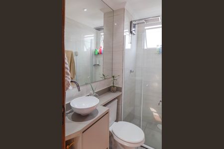 Banheiro de apartamento para alugar com 2 quartos, 45m² em Parque Maria Helena, Guarulhos