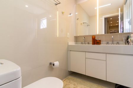 Apartamento à venda com 151m², 3 quartos e 3 vagasBanheiro da Suíte 1