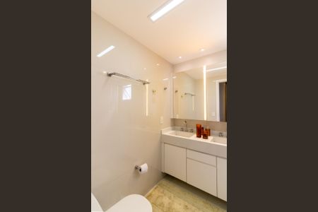 Apartamento à venda com 151m², 3 quartos e 3 vagasBanheiro da Suíte 1