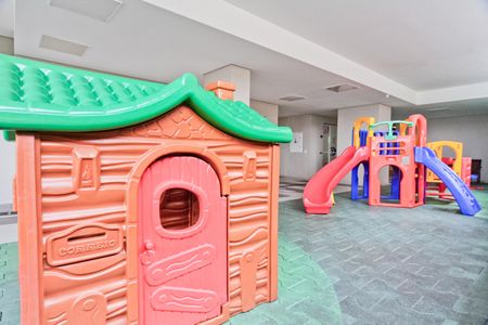 Apartamento à venda com 57m², 2 quartos e 1 vaga Apartamento à venda com 57m², 2 quartos e 1 vagaÁrea comum - Playground