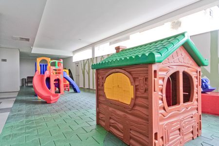 Apartamento à venda com 57m², 2 quartos e 1 vaga Apartamento à venda com 57m², 2 quartos e 1 vagaÁrea comum - Playground