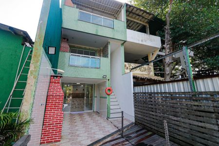 Studio para alugar com 65m², 1 quarto e sem vaga Studio para alugar com 65m², 1 quarto e sem vagaFachada