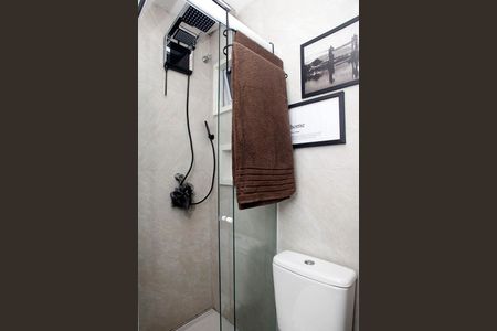 Banheiro de kitnet/studio para alugar com 1 quarto, 30m² em Centro Histórico, Porto Alegre